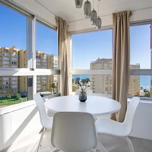 modern-apartment-with-a-wonderful-sea-view.1costadelsol.com/